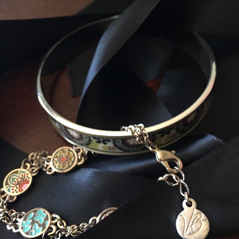 Vera Bradley bracelet set. Pristine condition.